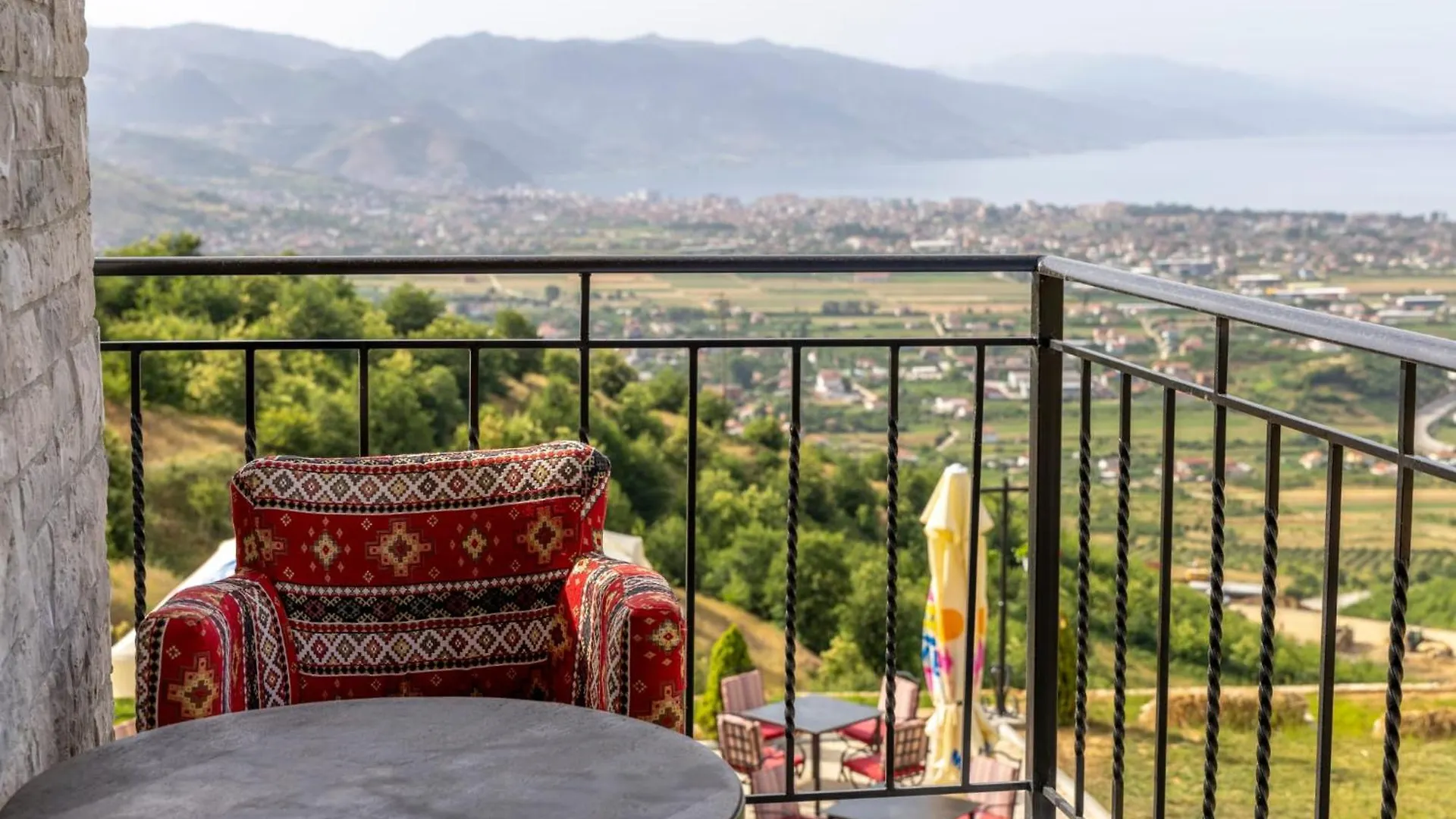 Hani Geshtenjave Pogradec Hotel